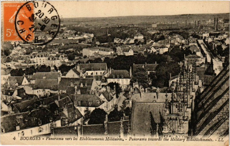 Carte postale ancienne Bourges - Panorama vers les Etablissements Militaires à Bourges