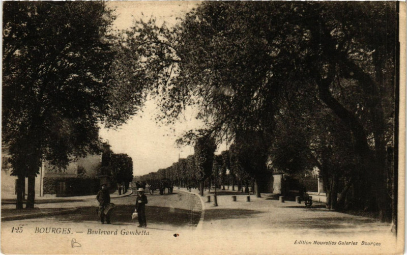 Carte postale ancienne Bourges - Boulevard Gambetta à Bourges