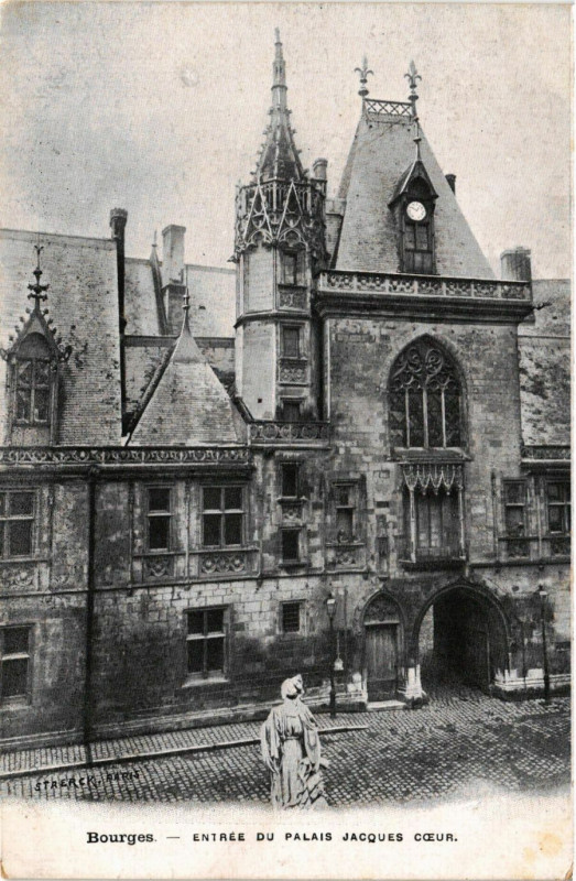 Carte postale ancienne Bourges - Entrée du Palais Jacques Coeur à Bourges