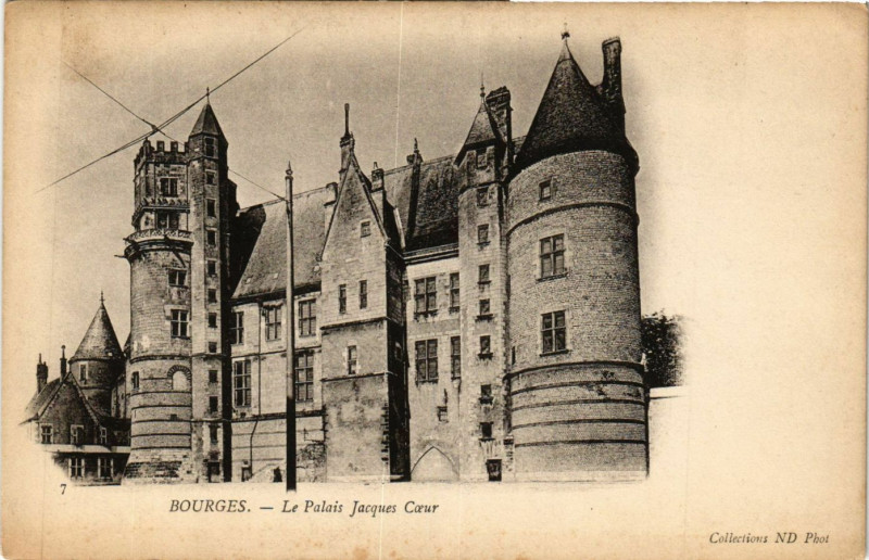 Carte postale ancienne Bourges - Le Palais Jacques Coeur à Bourges