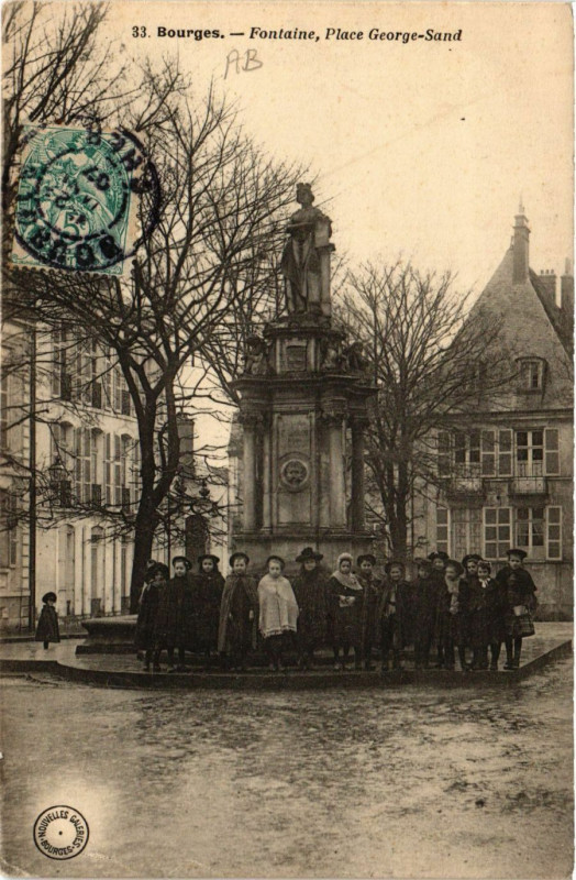 Carte postale ancienne Bourges - Fontaine - Place George-Sand à Bourges