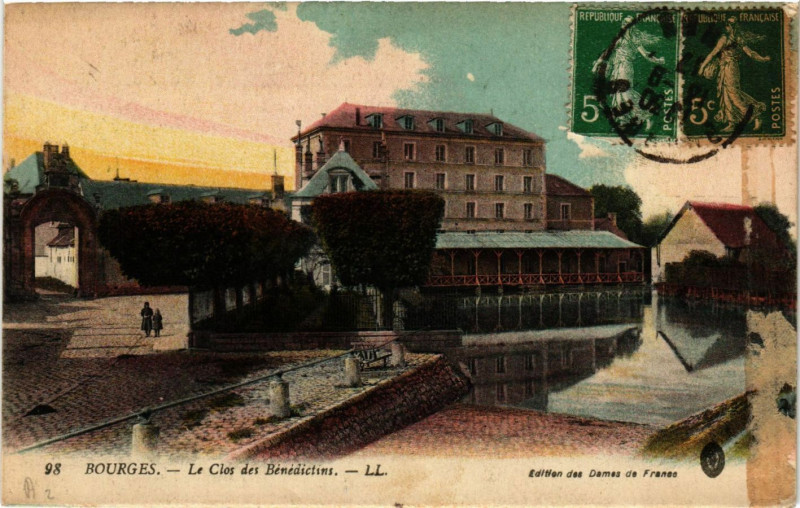 Carte postale ancienne Bourges - Le Clos des Bénédictins à Bourges