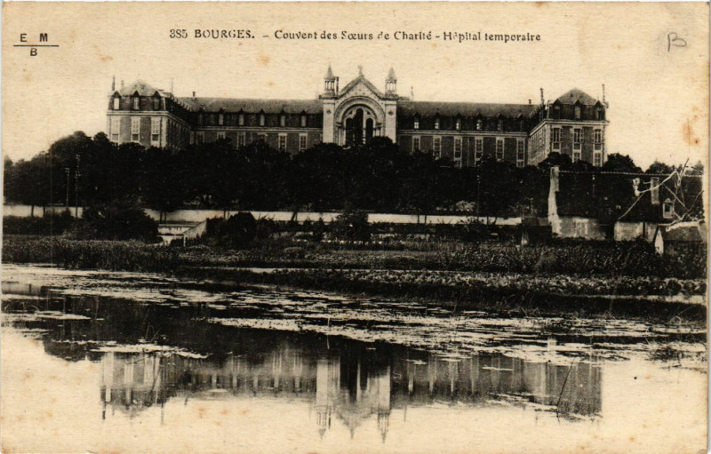 Carte postale ancienne Bourges - Couvent des Soeurs de Charité - Hopital Temporaire à Bourges