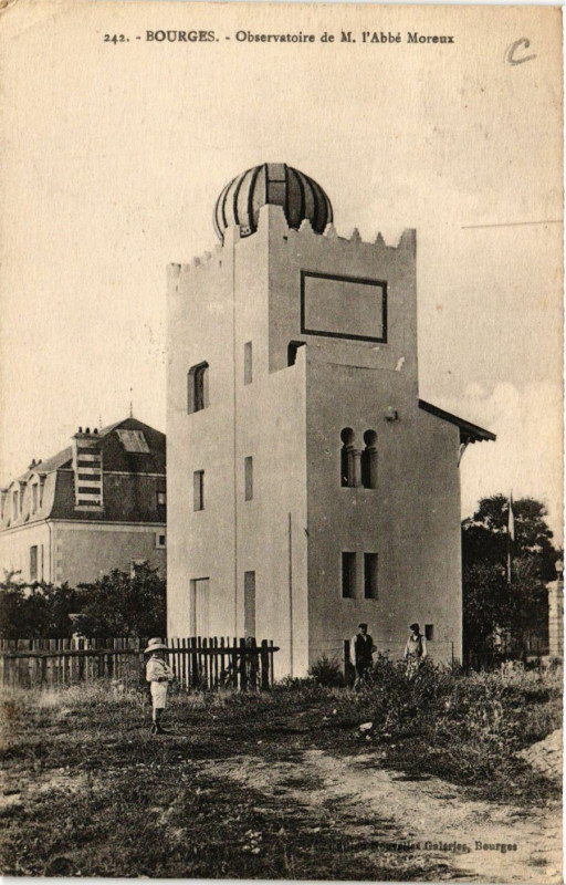 Carte postale ancienne Bourges - Observatoire de M. l'Abbé Moreux à Bourges