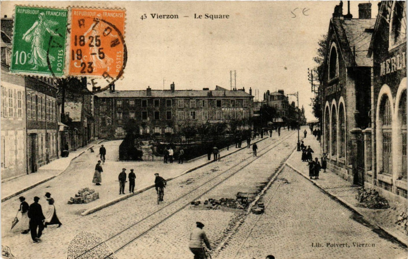 Carte postale ancienne Vierzon - Le Square à Vierzon