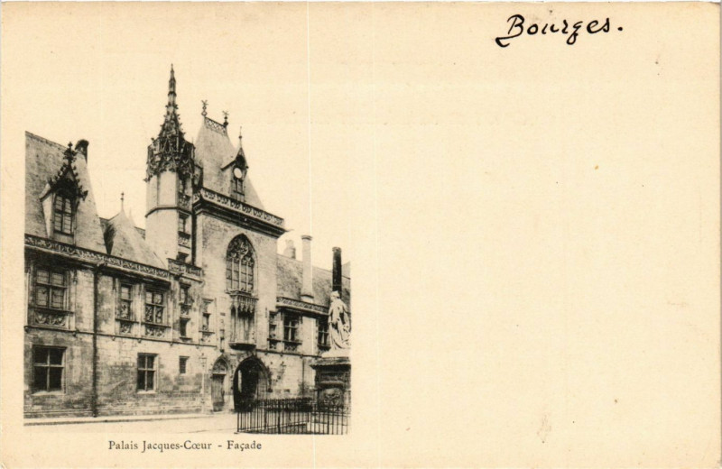 Carte postale ancienne Bourges - Palais Jacques-Coeur - Facade à Bourges