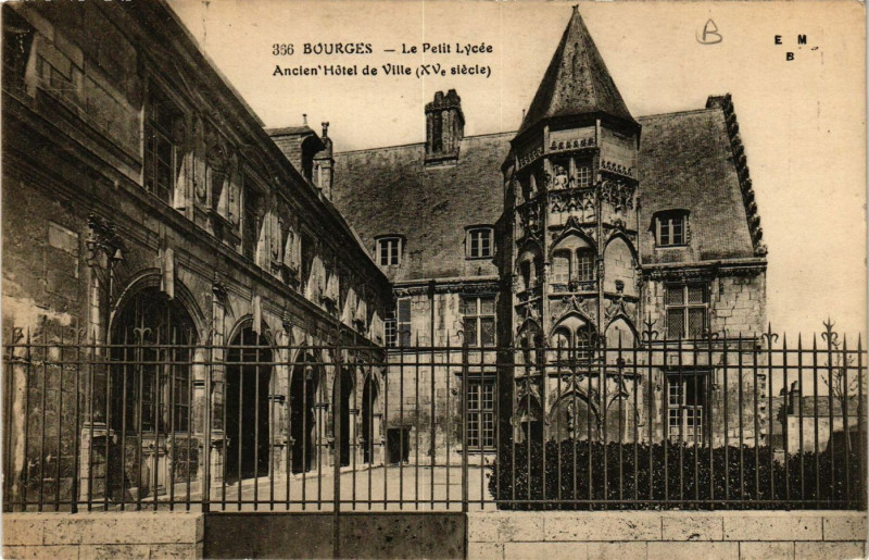 Carte postale ancienne Bourges - Le Petit Lycée - Ancien Hotel de Ville à Bourges
