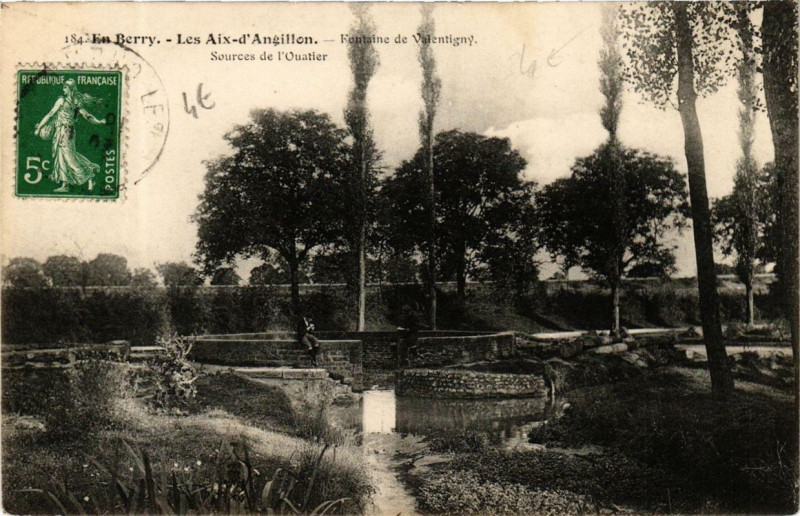 Carte postale ancienne En Berry Les Aix -d'Angillon Fontaine de Valentigny Sources de aux Aix-d'Angillon