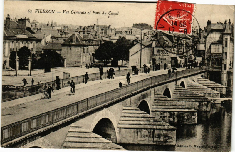 Carte postale ancienne Vierzon - Vue générale et Pont du Canal à Vierzon