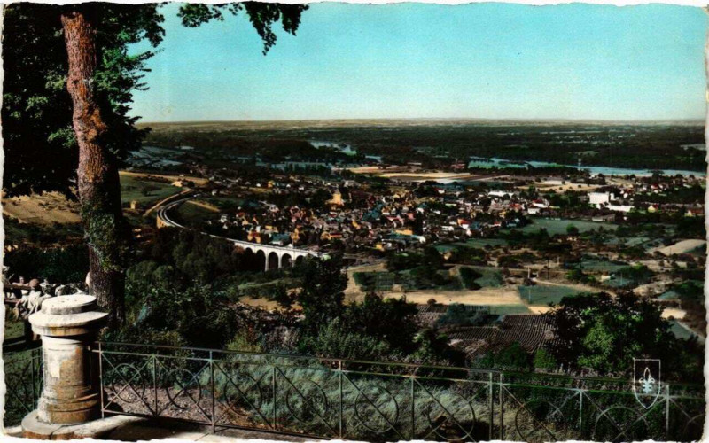 Carte postale ancienne Sancerre Vue générale sur Saint-Satur et Saint-Thibault à Sancerre