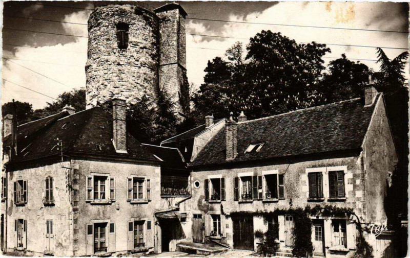 Carte postale ancienne Sancerre Place du Connetable Louis de Sancerre à Sancerre