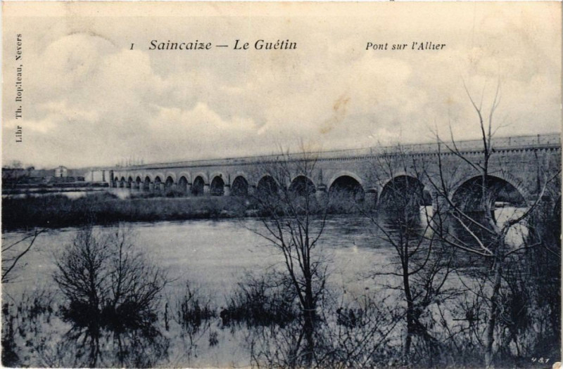 Carte postale ancienne Saincaize Le Geutin Pont sur l'Allier