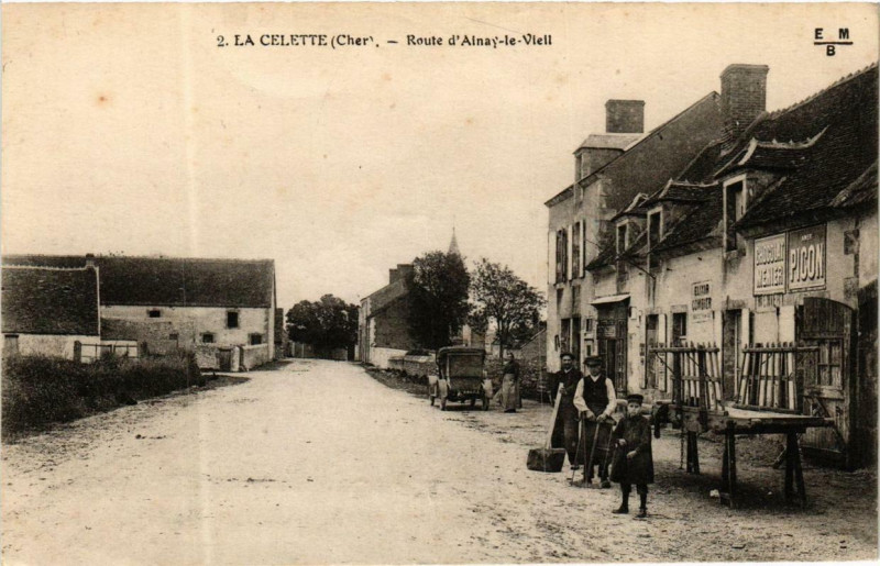 Carte postale ancienne La Calette Route d'Ainay-le-Viell