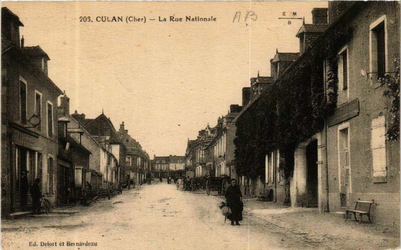 Carte postale ancienne Culan La Rue Nationale à Culan