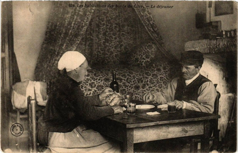 Carte postale ancienne Le dejeuner