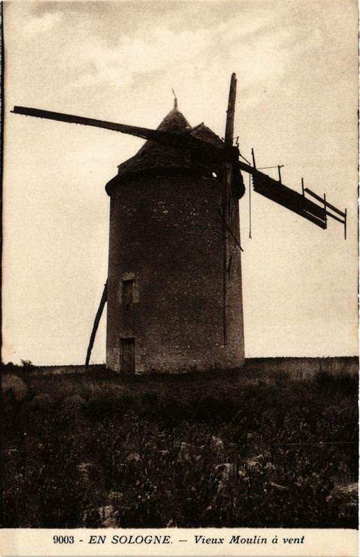 Carte postale ancienne En Sologne Vieux Moulin a vent
