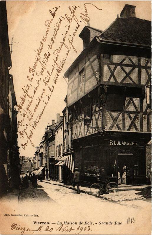 Carte postale ancienne Vierzon La Maison de Bois - Grande Rue à Vierzon