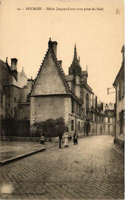 Carte postale ancienne Bourges - Palais Jacques Coeur - Vue prise du Sud à Bourges