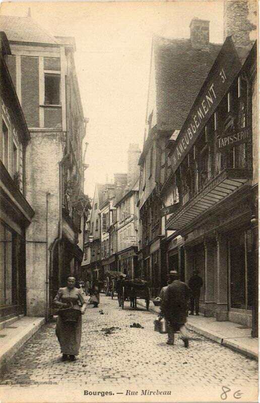 Carte postale ancienne Bourges Rue Mirebeau à Bourges