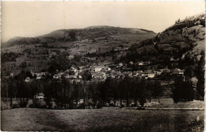 Carte postale ancienne Thiezac Vue générale