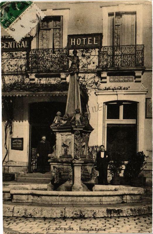 Carte postale ancienne Bourges Fontaine Lebon à Bourges