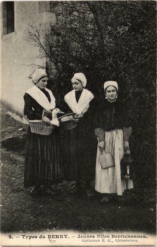 Carte postale ancienne Types du Berry Jeunes Filles Berrichonnes