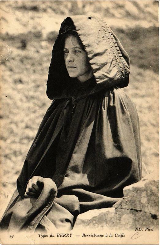 Carte postale ancienne Types du Berry Berrichonne a la Coiffe