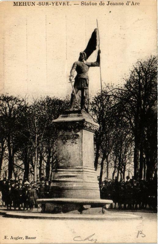 Carte postale ancienne Mehun-sur-Yevre Statue de Jeanne d'Arc à Mehun-sur-Yèvre