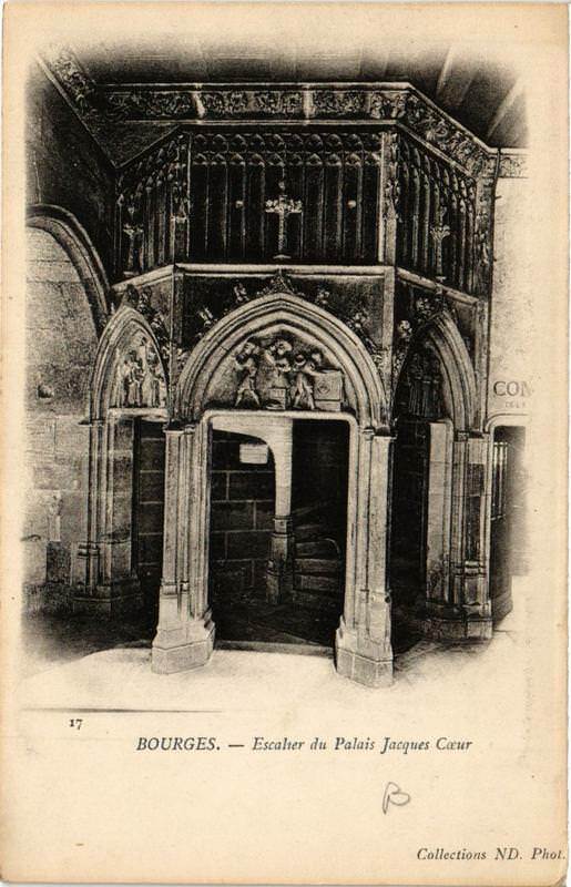 Carte postale ancienne Bourges Escalier du Palais Jacques Cour à Bourges