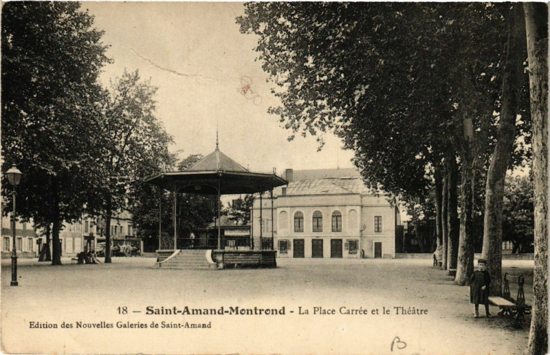 Carte postale ancienne Saint-Amand-Montrond - La Place Carrée et le Théatre à Saint-Amand-Montrond