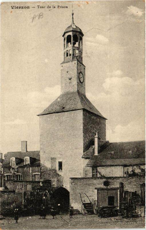 Carte postale ancienne Vierzon Tour de la Prison à Vierzon