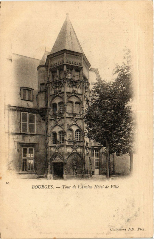 Carte postale ancienne Bourges - Tour de l'Ancien Hotel de Ville à Bourges