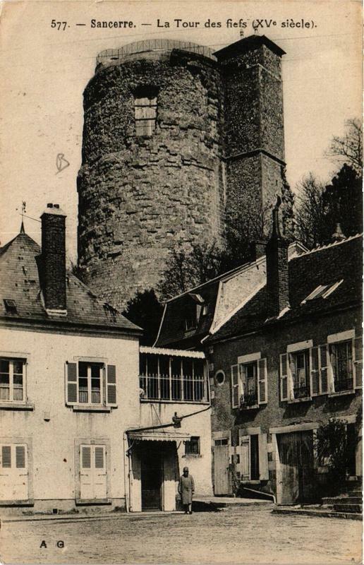 Carte postale ancienne Sancerre La Tour des fiefs à Sancerre