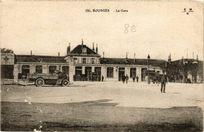 Carte postale ancienne Bourges - La Gare à Bourges
