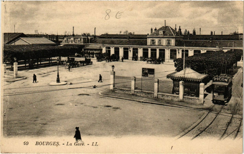 Carte postale ancienne Bourges - La Gare à Bourges