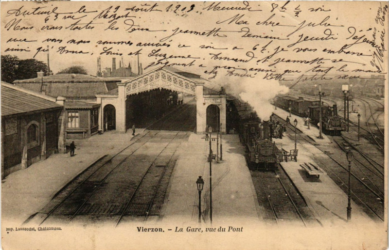 Carte postale ancienne Vierzon - La Gare - Vue du Pont à Vierzon