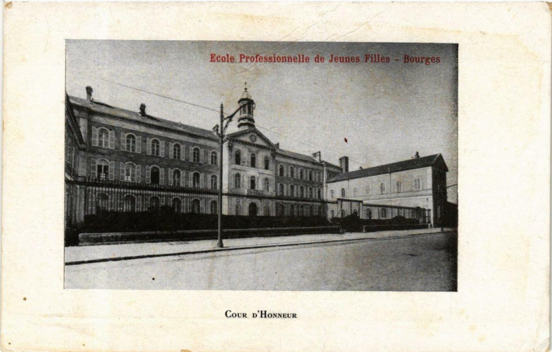 Carte postale ancienne Cour d'Honneur
