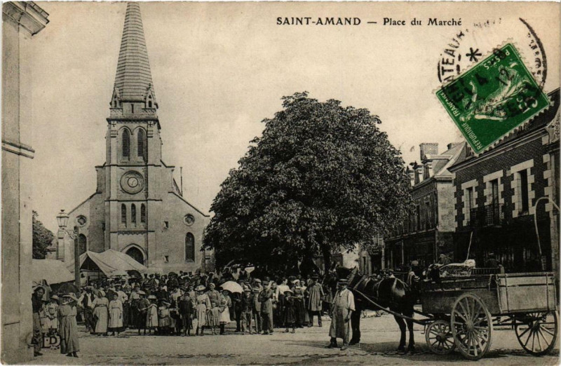 Carte postale ancienne Saint-Amand Place du Marche