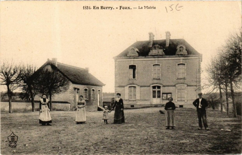 Carte postale ancienne En Berry Feux La Mairie à Feux
