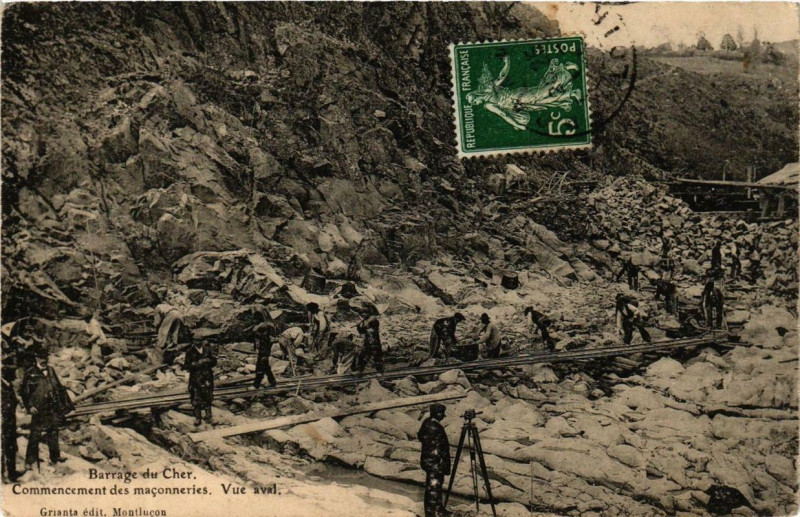 Carte postale ancienne Barrage du Cher Commencement des maconneries. Vue avakl