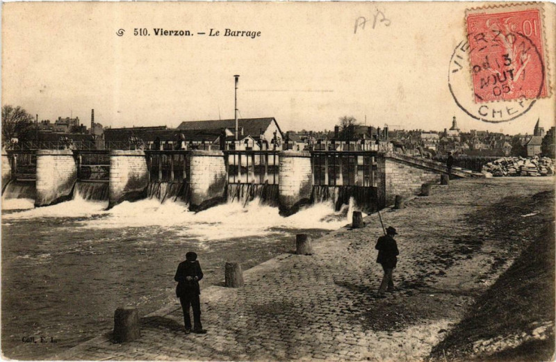 Carte postale ancienne Vierzon Le Barrage à Vierzon