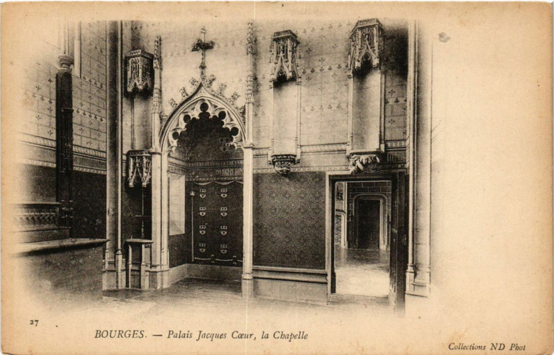 Carte postale ancienne Bourges - Palais Jacques-Coeur - La Chapelle à Bourges