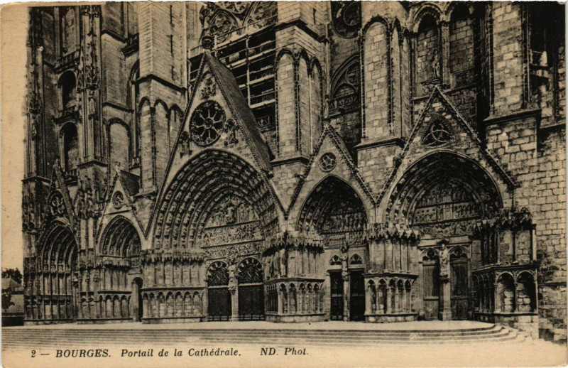 Carte postale ancienne Bourges - Portail de la Cathédrale à Bourges