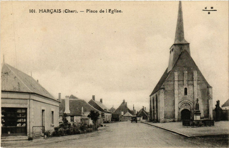 Carte postale ancienne Marcais - Place de Eglise à Marçais