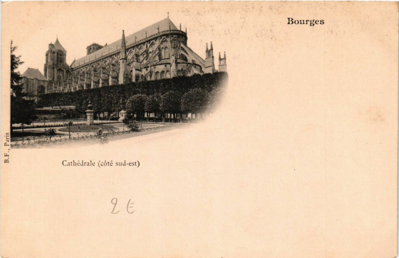 Carte postale ancienne Bourges - Cathédrale - coté Sud-Est à Bourges