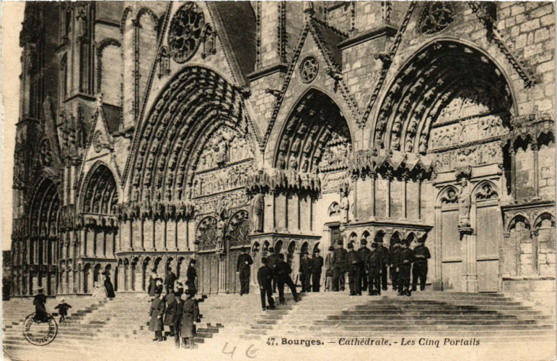 Carte postale ancienne Bourges - Cathédrale - Les Cinq Portails à Bourges