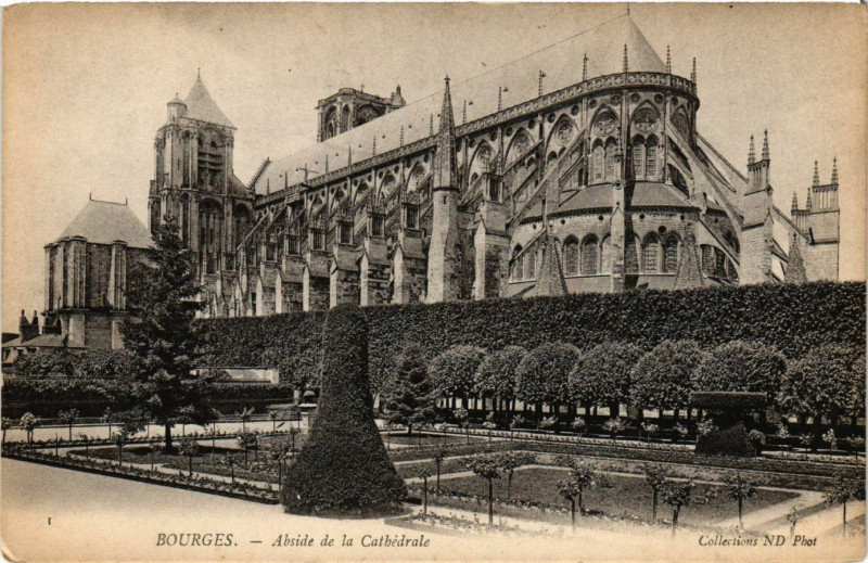Carte postale ancienne Bourges - Abside de la Cathédrale à Bourges