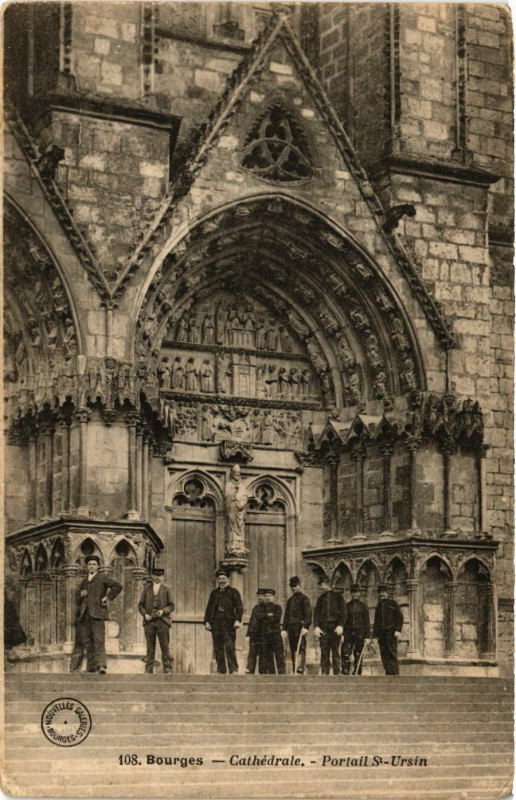 Carte postale ancienne Bourges - Cathédrale - Portail Saint-Ursin à Bourges