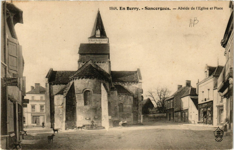 Carte postale ancienne Sancergues - Abside de Eglise et Place à Sancergues