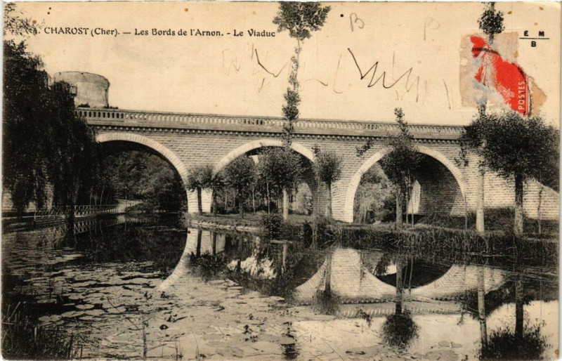 Carte postale ancienne Charost Les Bords de l'Arnon - Le Viaduc à Chârost
